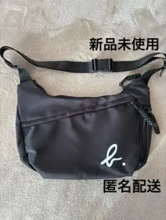 アニエスベー agnes b. ロゴ入り ショルダーバック　ブラック