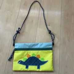 ★ファミリア★ 恐竜モチーフ サコッシュのサムネイル
