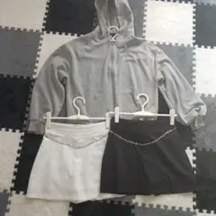 フード付きジップアップとミニスカートセット