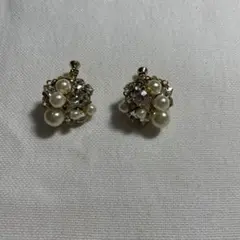 パールとクリスタルのイヤリング(ゴールド)