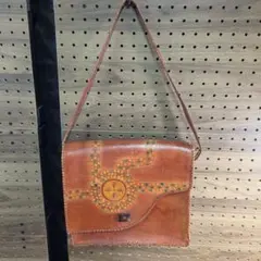 ショルダーバッグ 　皮　ブラウン刺繍
