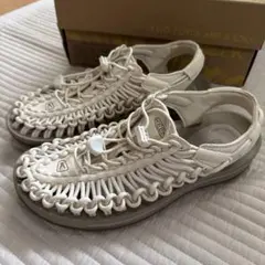 新品　keenユニーク　サンダル24㎝　オフホワイト