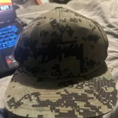 Stussy迷彩スナップバックキャップ