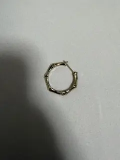 未使用 あるじゃん K18 ゴールド 全金 唐草 2mm 12G ピアス - メルカリ