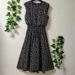 ナチュラルビューティーべーシック　小花柄ノースリーブワンピースＭ