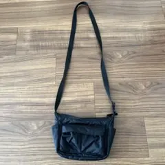 非売品 ユニクロ ノベルティ マルチポケット ミニバッグ 黒