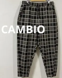 テーパードパンツ