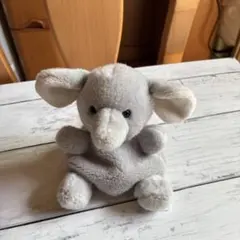 象のぬいぐるみのサムネイル
