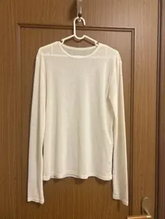 シンプルホワイト長袖Tシャツ