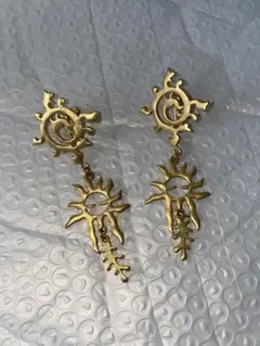 アンティーク風 太陽モチーフ イヤリング（ねじ式）