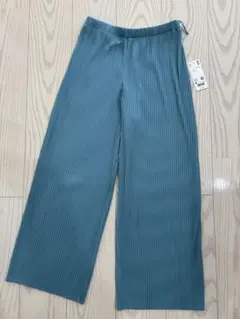 新品タグ付き　UNIQLO プリーツストレートパンツ サイズM カラーBlue