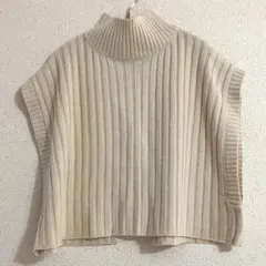 美品！Aバルキーワイドリブ編みハイネックショートトップス オフホワイト