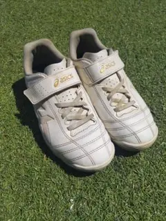 ASICS ホワイト サッカートレーニングシューズ