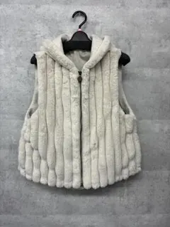 【新品】フード付きフェイクファーベスト