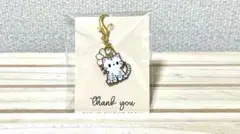 白い猫のキーホルダー