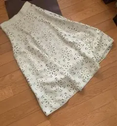 プロポーションボディドレッシング フラワーカットワークミディスカート　1