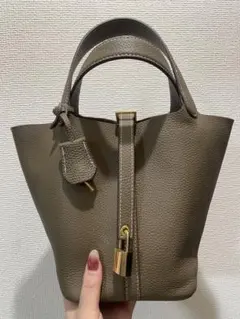 グレージュ ハンドバッグ