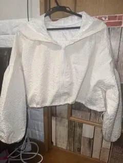 GRL エンボスショート丈ジップパーカー　アイボリー