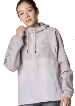 【新品・未使用】アンダーアーマー　ウインドブレーカー　レディース