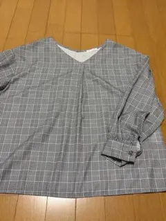 グレー系チェック Vネック 長袖ブラウス