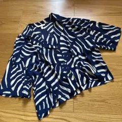 H&M ネイビーとホワイトのストライプ五分袖シャツ