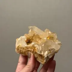 天然原石　goldヒマラヤクォーツ　クラスター　水　242g NO.678