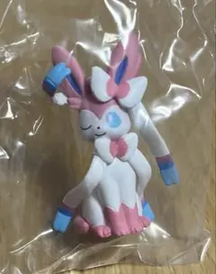 ポケモン　しっぽみてみて！フィギュア1 ニンフィア