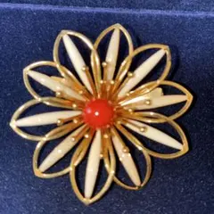 血赤珊瑚風ブローチ 花 フラワー ゴールド レッド ホワイト