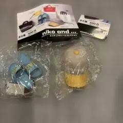niko and ミニチュアチャーム　シャワーサンダルとロゴキャップ　新品