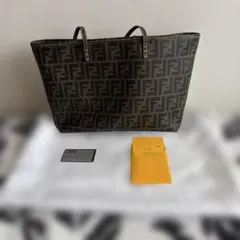 新品　FENDIトートバッグのサムネイル