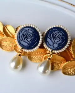 No1 ピアス　チェコビーズ　刺しゅう　パール　ネイビー　バラ