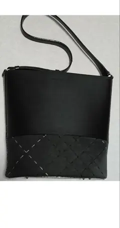 Burberry 縦型ツートンレザーバッグ - メルカリ