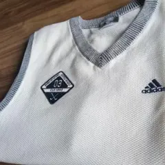 adidas Vネックノースリーブベスト