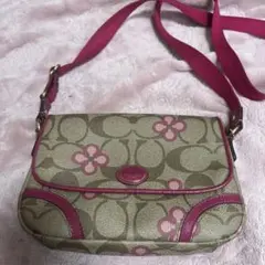 激カワ】COACHコーチ✨️美品 シグネチャー ハート ショルダー カメラ 