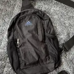 adidas 黒 ショルダーバッグ メッシュポケット付き