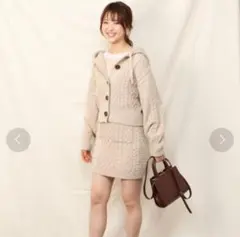 ヘザー　ケーブルニット フード付きカーディガン、スカートセット