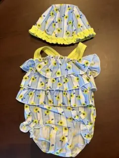 ベビー用の水着です。帽子とセットです。