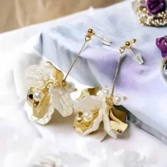 ホワイトシェル フラワー ピアス★ゴールド★ブライダルウェディング アクセサリー