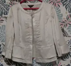 【Style Recipe】 ノーカラージャケット 光沢感 アイボリー系