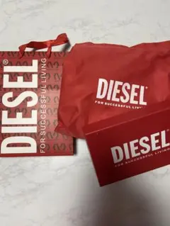 DIESEL ロゴ入り赤いギフトバッグ