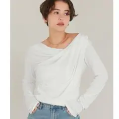 未使用　titivate オフショルダーロングスリーブTシャツ　ホワイトのサムネイル