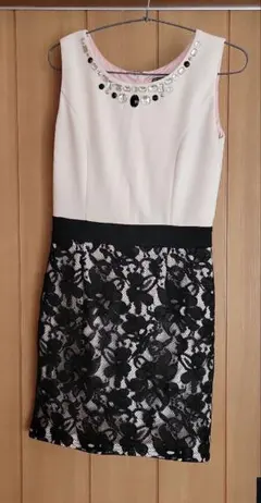 ビジュー付きノースリーブワンピース