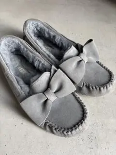 UGG グレー リボン付きモカシン　美品