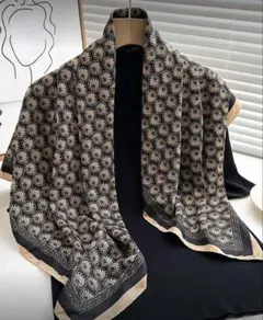 【【 新品未使用 】】小花柄大判スカーフ　ベージュ×ブラック　バッグにも◎