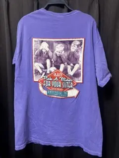 紫色 Tシャツ バックプリント付き