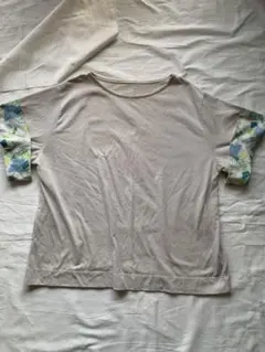 グレー 花柄 半袖Tシャツ　グラニフ