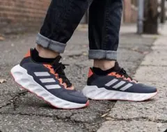 adidas スウィッチラン　ネイビー/フットウエアホワイト/ソーラーオレンジ