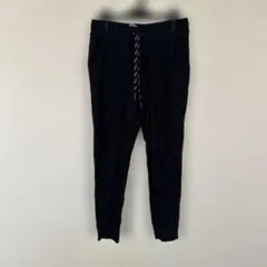 黒いジョガーパンツ ドローストリング付き　スポーツ　シンプル　無地