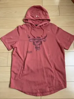 Under Armour Project Rock フード付きTシャツピンク