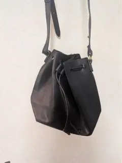 ブラックレザー 巾着型ショルダーバッグ